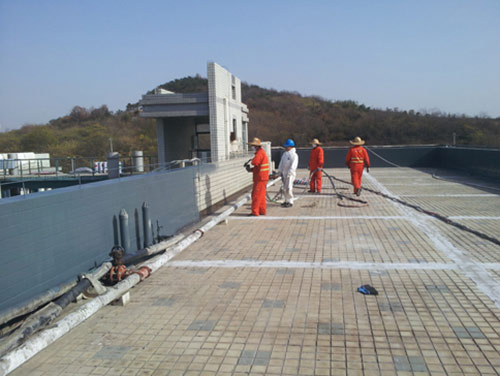 北京聚脲噴涂機(jī)(圖2) 宿舍屋面聚脲防水工程