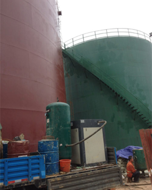 化工設備鹽水罐防腐聚脲噴涂機(圖2) 化工除鹽水箱聚脲防腐工程