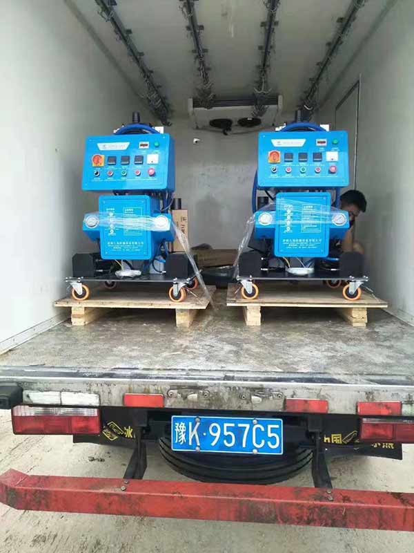 聚氨酯噴涂機施工冷庫保溫隔熱層可以嗎?(圖1) 兩臺聚氨酯噴涂機發貨至河南