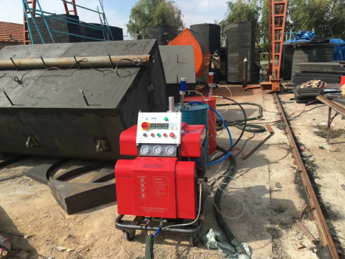 四川聚氨酯噴涂機(圖1) 紅色H5600噴聚氨酯的機器