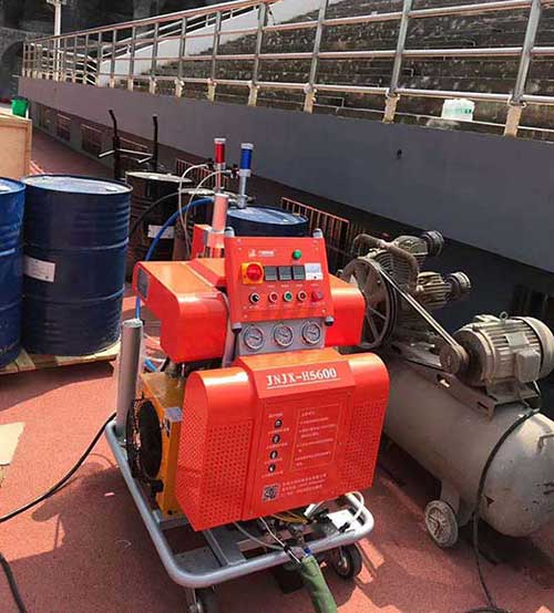 體育看臺耐磨防腐聚脲涂料噴涂機(圖1) 體育看臺耐磨防腐聚脲涂料噴涂機