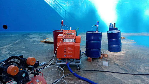 水池防腐聚脲噴涂機(jī)(圖1) 水池防腐聚脲噴涂機(jī)